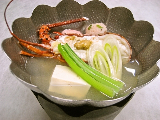 ３、地元の伊勢海老の鍋にアワビ料理、松阪牛陶板焼が付く欲張りプラン